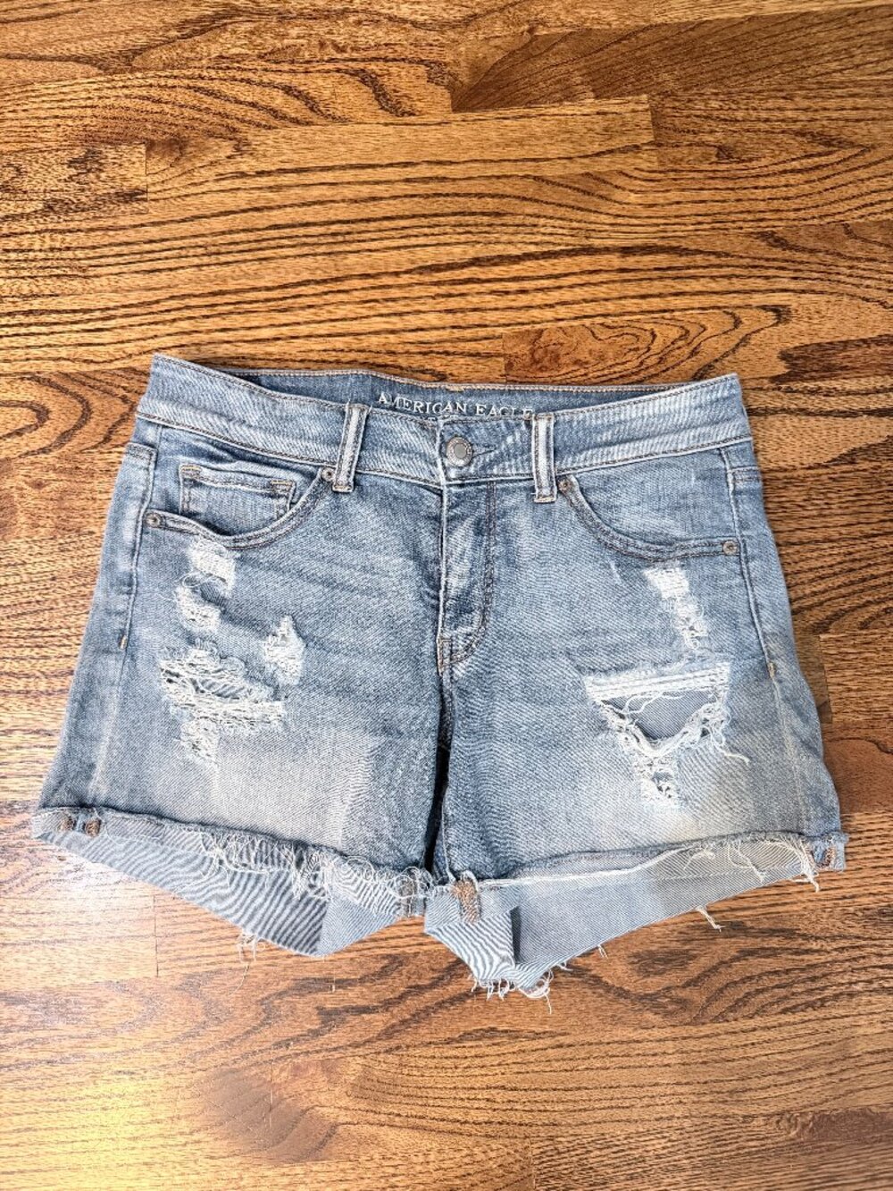 American Eagle Women’s Size 10 Distressed Denim Cutoff Shorts Light Wash